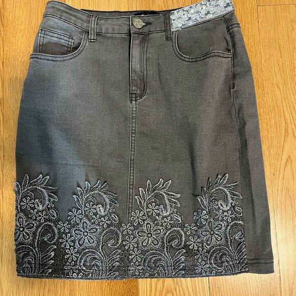 RARE DESIGUAL Grey Denim Sequined and Embroidered Skirt Size 30 - Picture 4 of 10